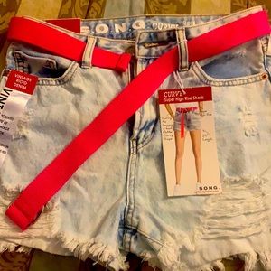 I’m selling a pair of denim jean shorts they are size 5/27 juniors